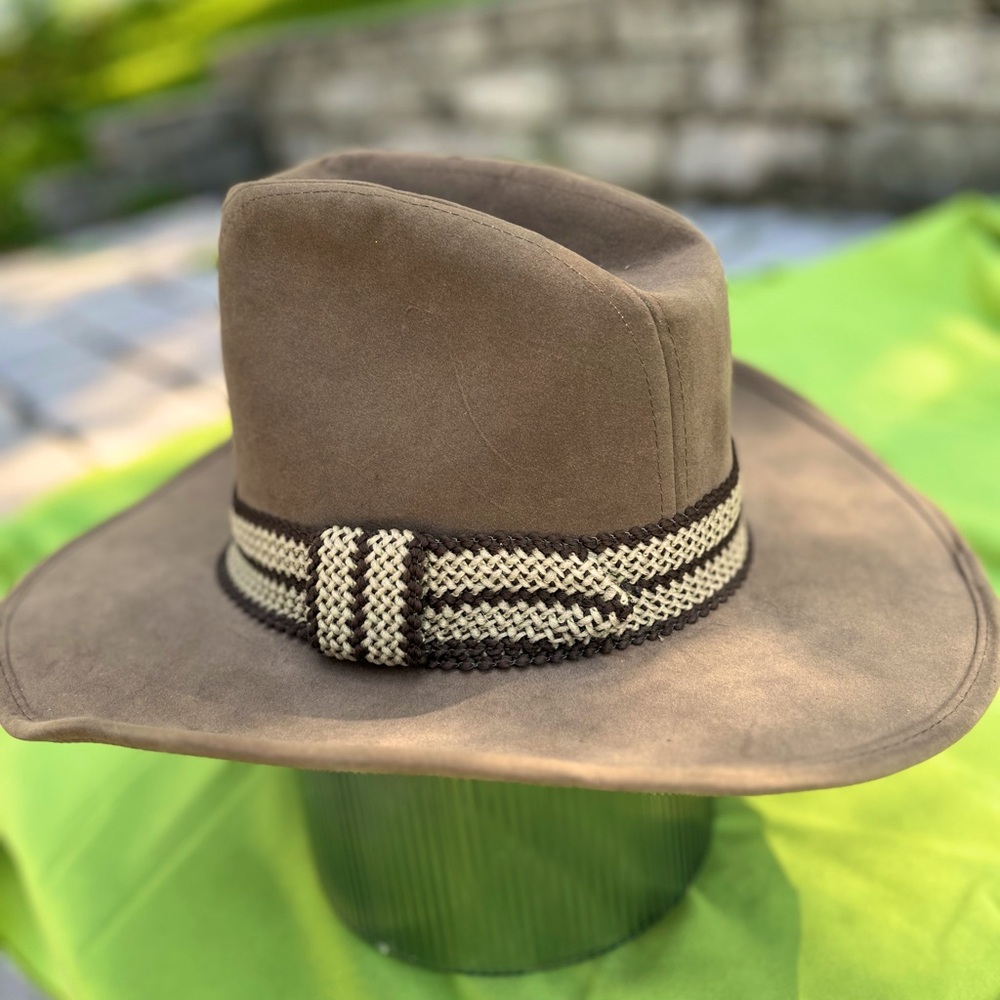 VINTAGE UNITED HATTERS COWBOY HAT